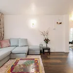 Home Near Excel, Stratford And Canary Wharf