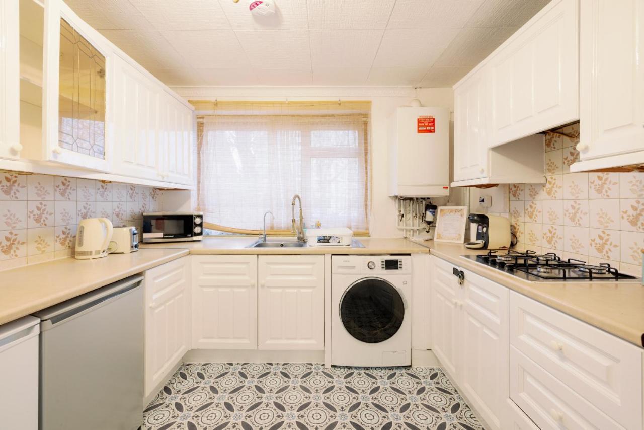 Near Excel, Stratford And Canary Wharf * London