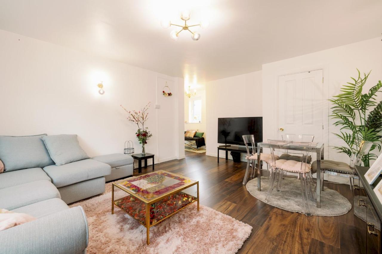 Near Excel, Stratford And Canary Wharf *