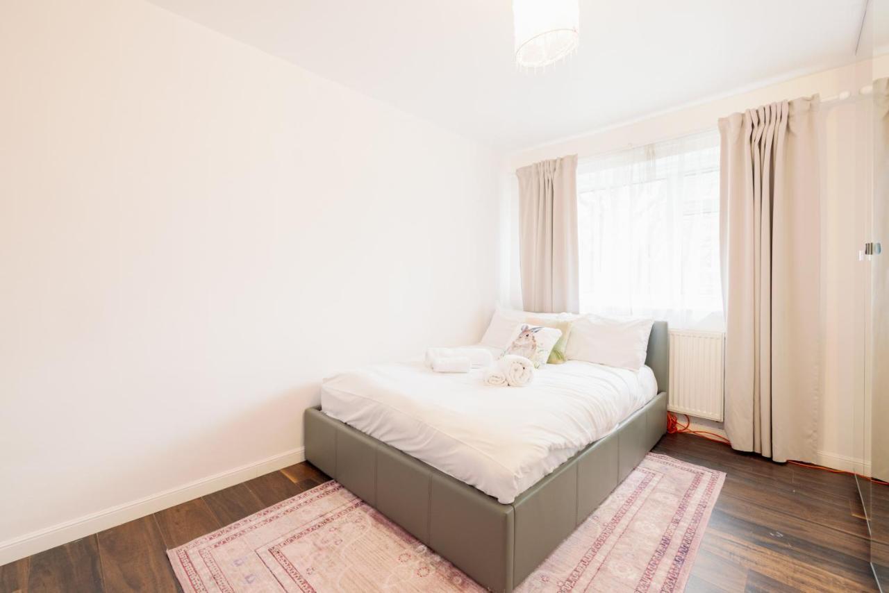 Near Excel, Stratford And Canary Wharf London