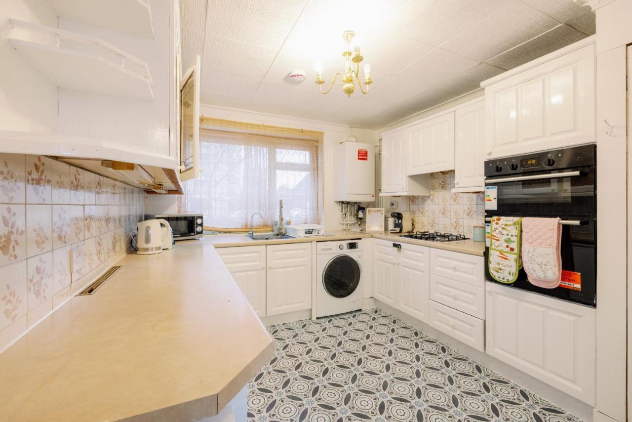 Near Excel, Stratford And Canary Wharf * Londra