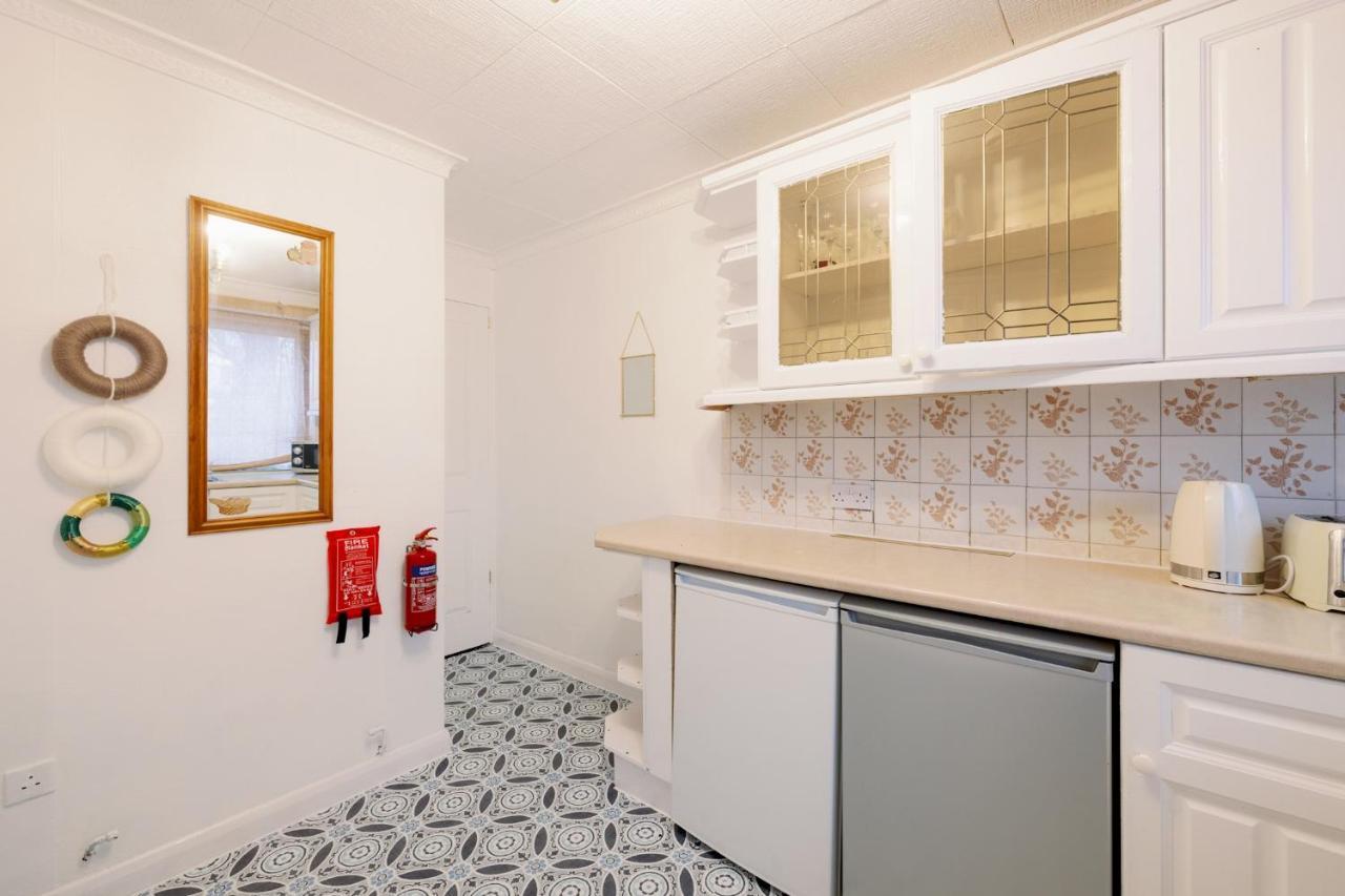 Near Excel, Stratford And Canary Wharf *