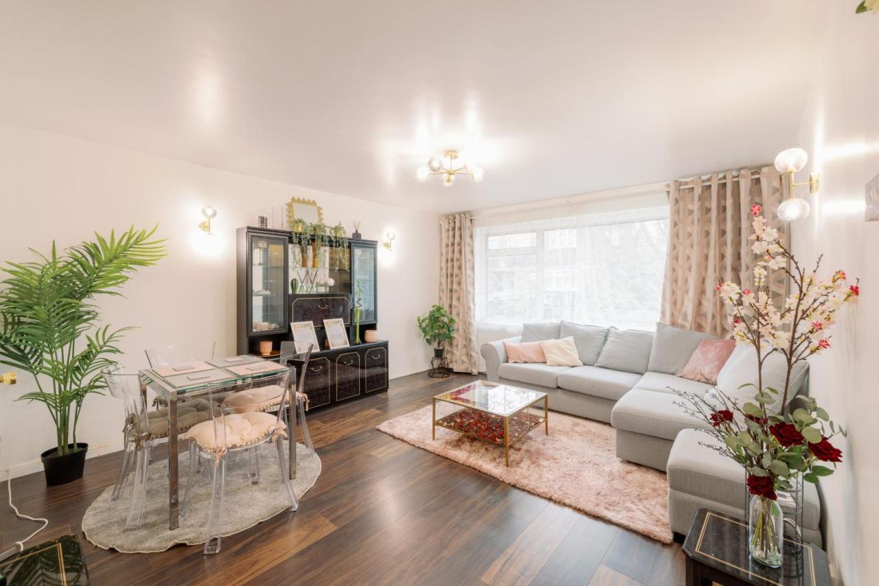 Near Excel, Stratford And Canary Wharf * Londra